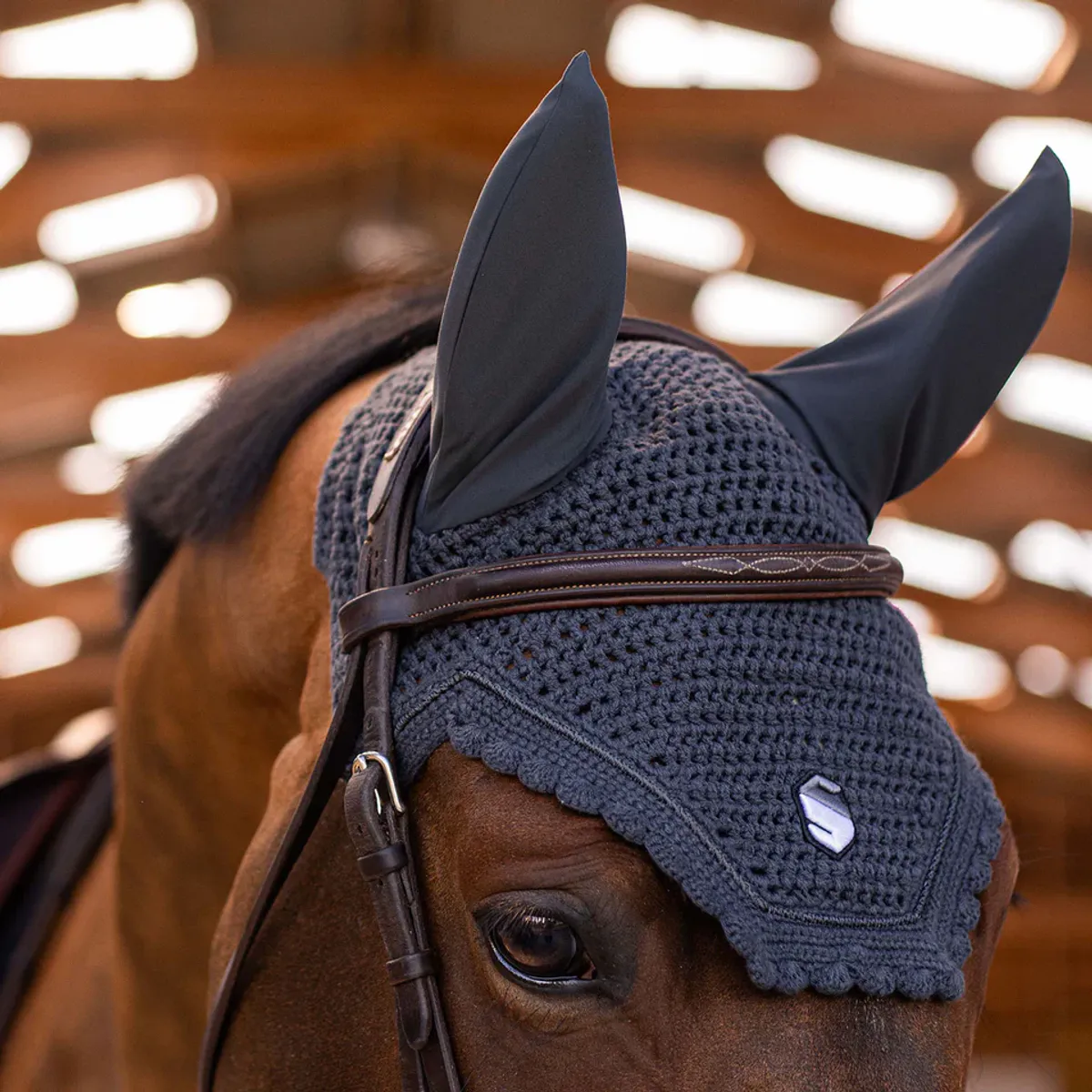 Samshield Flyshield Embroidery Ørehette - Anthracite Grey